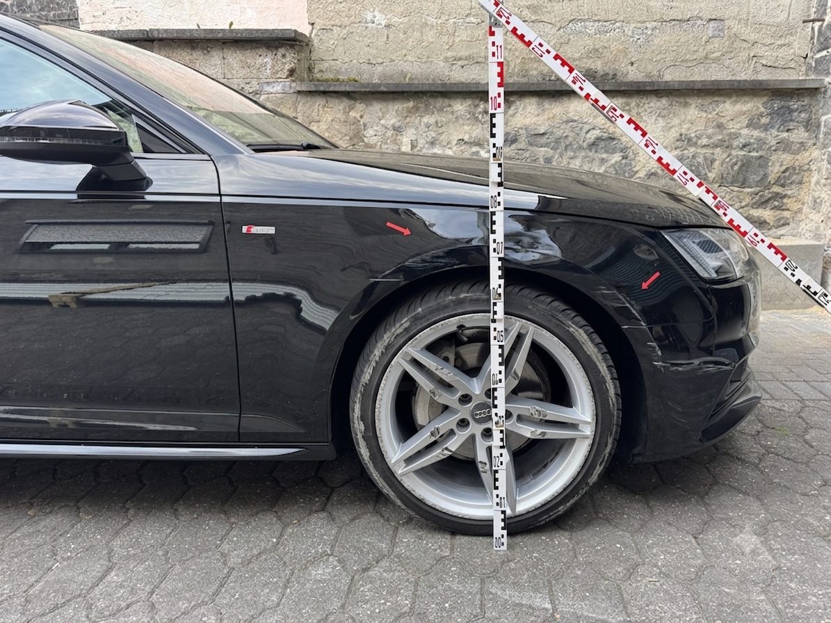 Schadenbild Audi A4, vorderer Kotflügel und Stoßfänger rechts